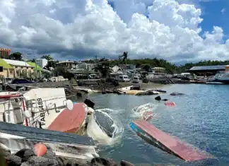 A Mayotte, un plan épaves pour retirer les bateaux coulés dans le port A Mayotte, un plan épaves pour retirer les bateaux coulés dans le port