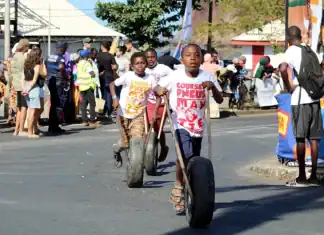La course de pneus fait vibrer Mamoudzou pour sa 41e édition La course de pneus fait vibrer Mamoudzou pour sa 41e édition