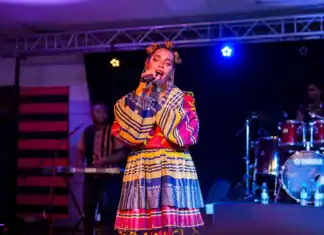 Deux showcases improvisés de la chanteuse comorienne Malha ce week-end à Mayotte Deux showcases improvisés de la chanteuse comorienne Malha ce week-end à Mayotte