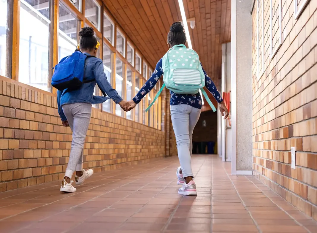 Faute de places suffisantes, les écoles primaires de Mayotte confrontées à des défis titanesques