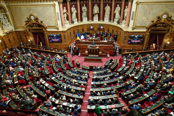 La fin du titre de séjour territorialisé en 2030 adopté à l’Assemblée