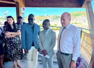 Le ministre Thani Mohamed-Soilihi a montré le futur pôle universitaire de Kaweni au secrétaire d’Etat kenyan des Affaires Etrangères Le ministre Thani Mohamed-Soilihi a montré le futur pôle universitaire de Kaweni au secrétaire d’Etat kenyan des Affaires Etrangères