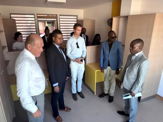 Le ministre Thani Mohamed-Soilihi a montré le futur pôle universitaire de Kaweni au secrétaire d’Etat kenyan des Affaires Etrangères