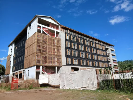 Le ministre Thani Mohamed-Soilihi a montré le futur pôle universitaire de Kaweni au secrétaire d’Etat kenyan des Affaires Etrangères