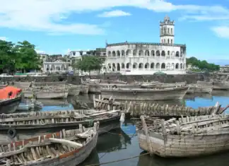 50 ans d’indépendance des Comores : misère de la réflexion et escalade du ridicule dans un pays en nette régression 50 ans d’indépendance des Comores : misère de la réflexion et escalade du ridicule dans un pays en nette régression