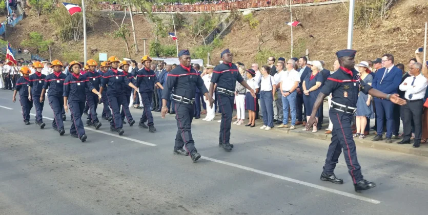550 militaires défilent à Mamoudzou
