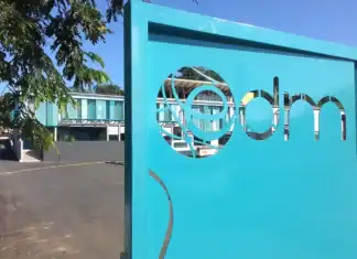 Une grande partie de l’île reste coupée de l’électricité, de l’eau et du réseau à la mi-journée