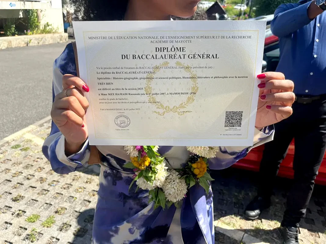 A Mayotte, les meilleurs bacheliers récompensés lors d’une cérémonie