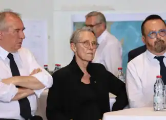 Élisabeth Borne en visite à Mayotte pour préparer la rentrée scolaire après le cyclone Chido Élisabeth Borne en visite à Mayotte pour préparer la rentrée scolaire après le cyclone Chido