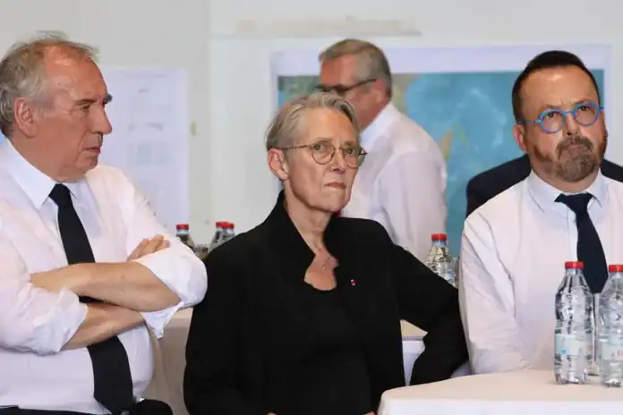 Élisabeth Borne en visite à Mayotte pour préparer la rentrée scolaire après le cyclone Chido Élisabeth Borne en visite à Mayotte pour préparer la rentrée scolaire après le cyclone Chido