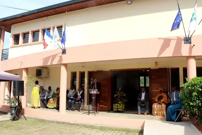 Au PER de Coconi, le 28 août, la 3CO et son référent transport Mohamed Allaoui ont présenté le futur réseau T.MCO, aux côtés de Lanto Razafindrokoto, directrice d’Optimum, l’opérateur retenu pour l’exploitation. Au PER de Coconi, le 28 août, la 3CO et son référent transport Mohamed Allaoui ont présenté le futur réseau T.MCO, aux côtés de Lanto Razafindrokoto, directrice d’Optimum, l’opérateur retenu pour l’exploitation.