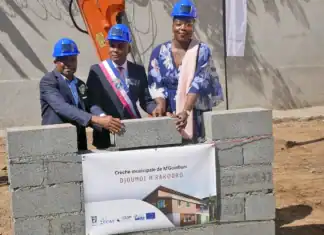 Pose de la première pierre de la crèche municipale à Mamoudzou Pose de la première pierre de la crèche municipale à Mamoudzou