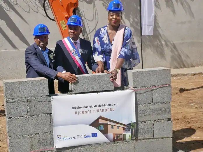 Pose de la première pierre de la crèche municipale à Mamoudzou