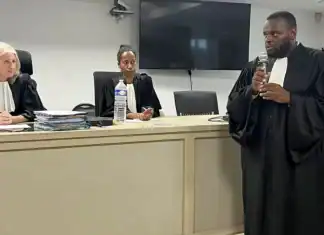 « Toute personne a droit à la justice. » Yanis Souhaïli, Bâtonnier de Mayotte « Toute personne a droit à la justice. » Yanis Souhaïli, Bâtonnier de Mayotte