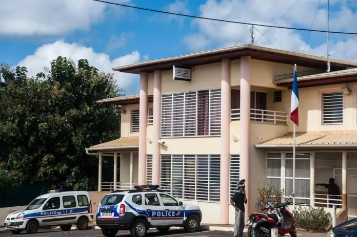 Un policier fait usage de son arme lors d’un contrôle à Kawéni