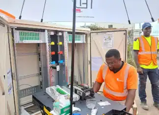 De « l’effet d’annonce » au « concret » : Orange dévoile ses installations pour la fibre optique à Koungou De « l’effet d’annonce » au « concret » : Orange dévoile ses installations pour la fibre optique à Koungou