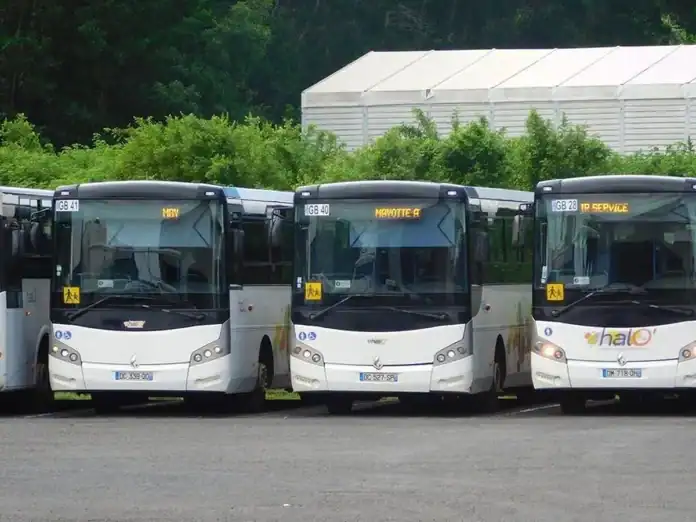 Droit de retrait des chauffeurs de bus à Mayotte : un protocole d’accord est à l’étude pour la reprise du travail