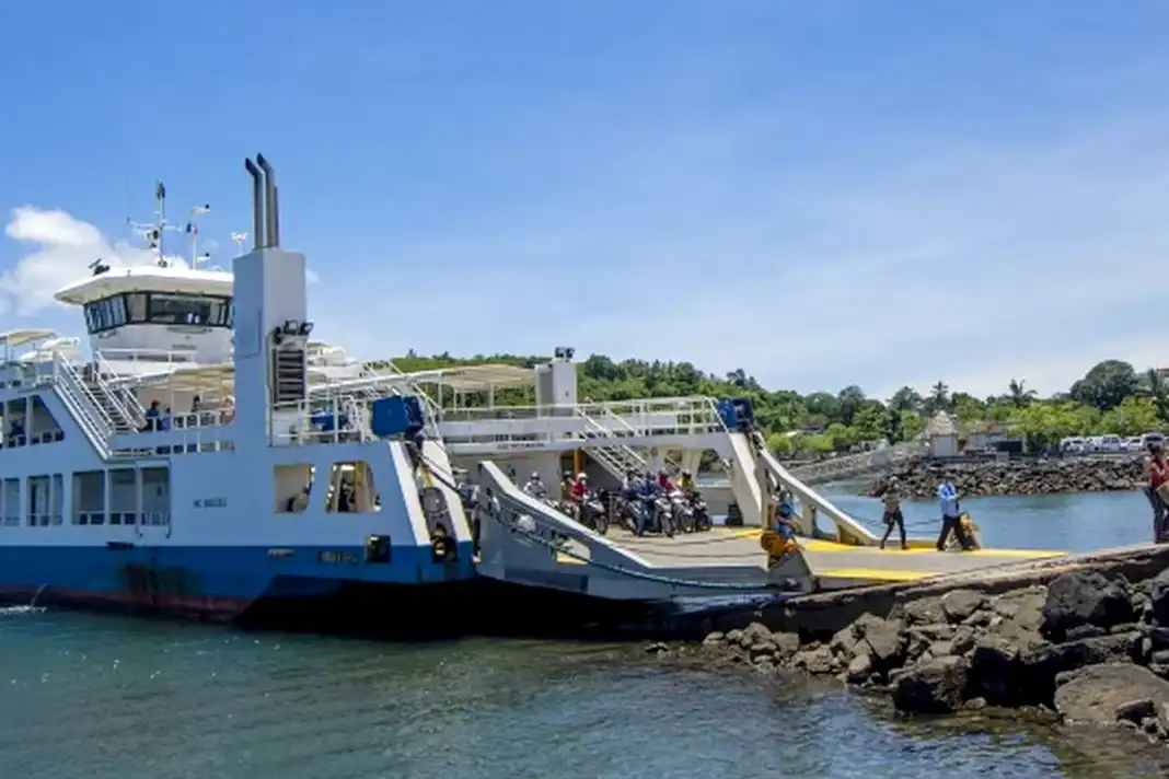 La barge Karihani bientôt de retour à Mayotte