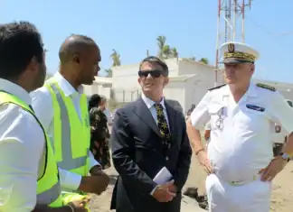 Manuel Valls à Mayotte, des promesses mais peu de solutions face aux déchets Manuel Valls à Mayotte, des promesses mais peu de solutions face aux déchets