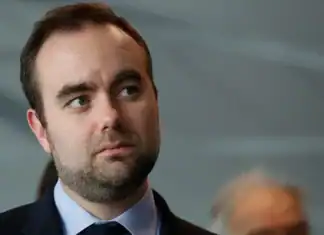 Mayotte en attente : les 4 milliards de la refondation, premier test pour Lecornu Mayotte en attente : les 4 milliards de la refondation, premier test pour Lecornu