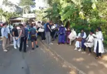 Parents, professeurs et élèves du lycée de Sada en grève Parents, professeurs et élèves du lycée de Sada en grève