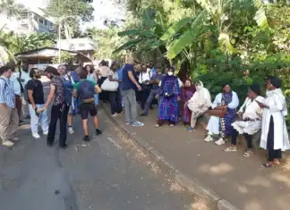 Parents, professeurs et élèves du lycée de Sada en grève Parents, professeurs et élèves du lycée de Sada en grève
