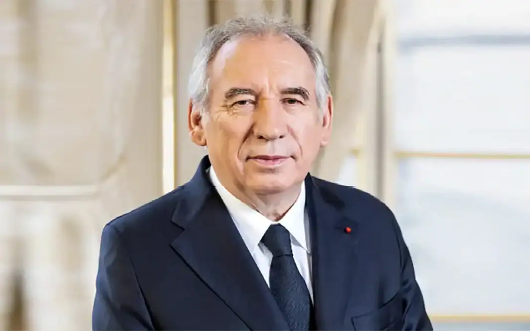 Un gouvernement à terre et l’avenir de Mayotte en suspens.