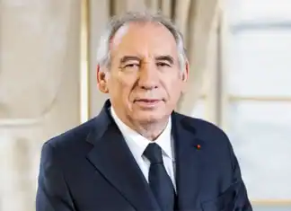 Un gouvernement à terre et l’avenir de Mayotte en suspens Un gouvernement à terre et l’avenir de Mayotte en suspens.