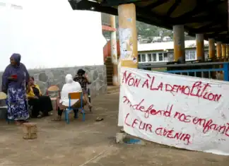 A Acoua, des parents d’élèves occupent l’école pour protester contre la construction d’un plateau sportif A Acoua, des parents d’élèves occupent l’école pour protester contre la construction d’un plateau sportif