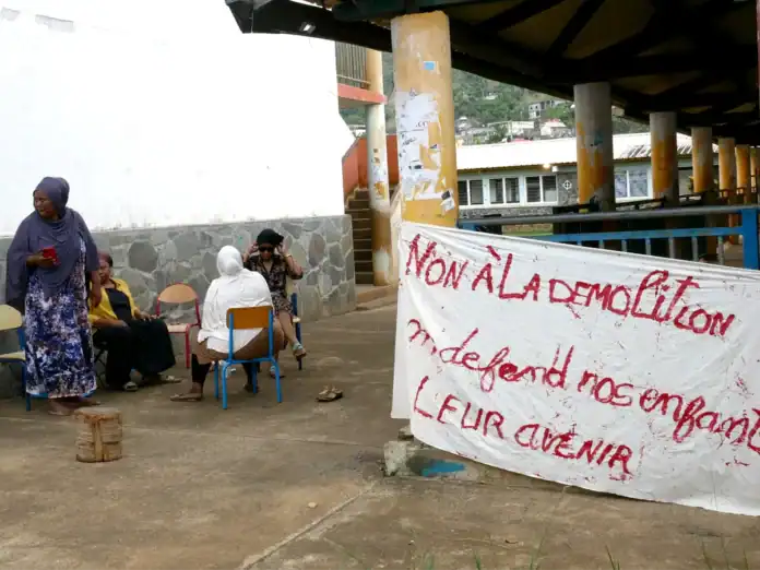 A Acoua, des parents d’élèves occupent l’école pour protester contre la construction d’un plateau sportif