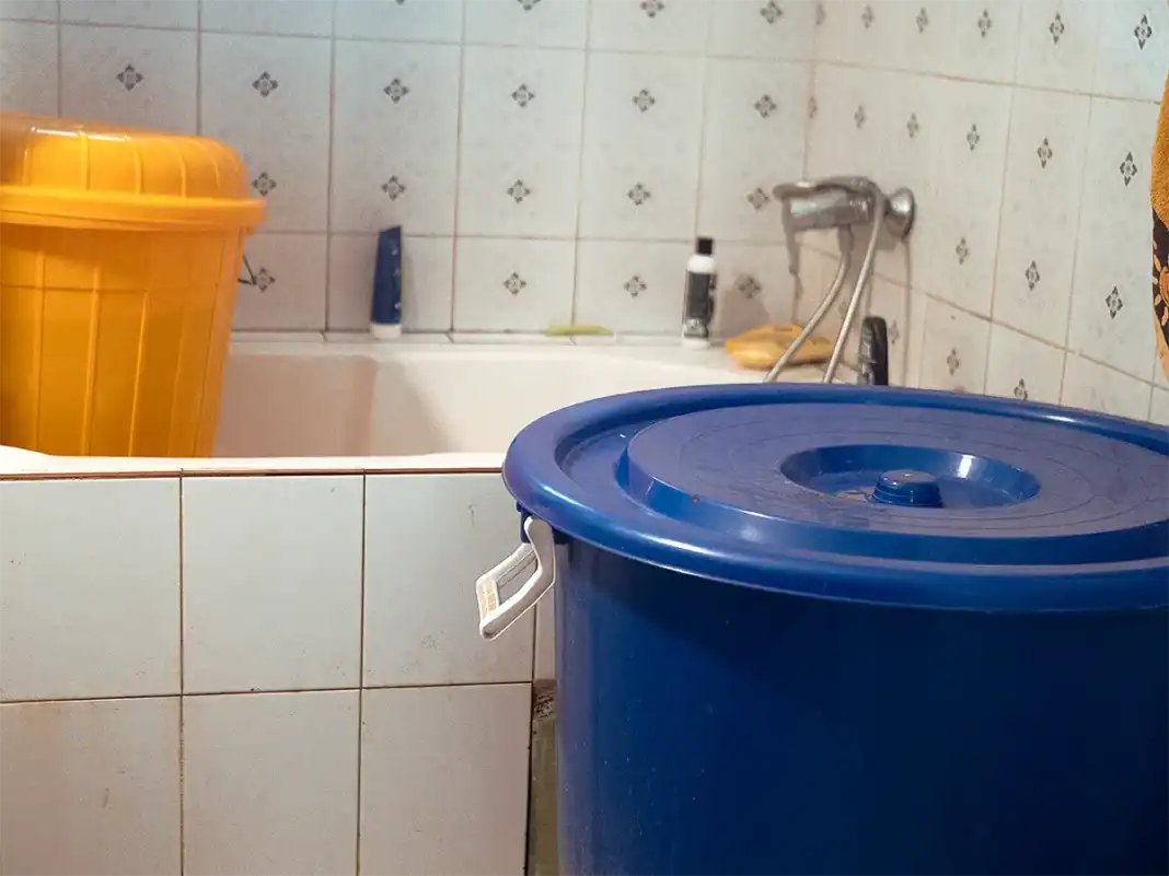 A Mayotte, les tours d’eau mettent les habitants et les entreprises à rude épreuve
