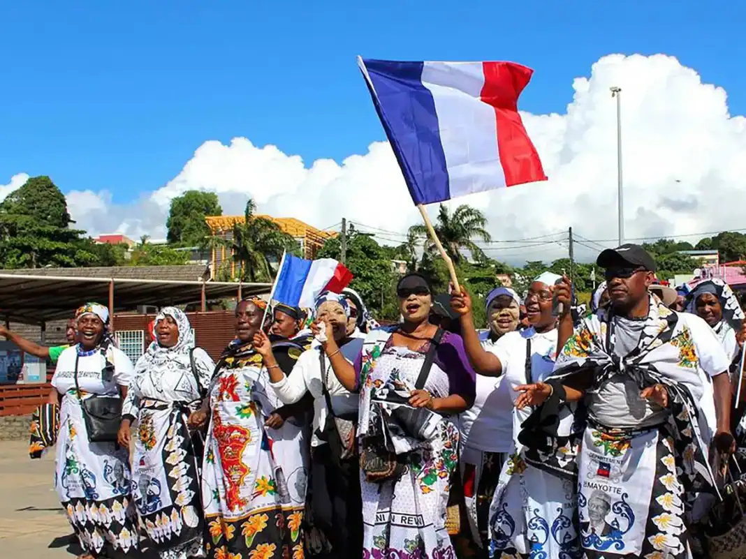 Avenir institutionnel des outre-mer : quels statuts pour les DOM-TOM dans la République ?