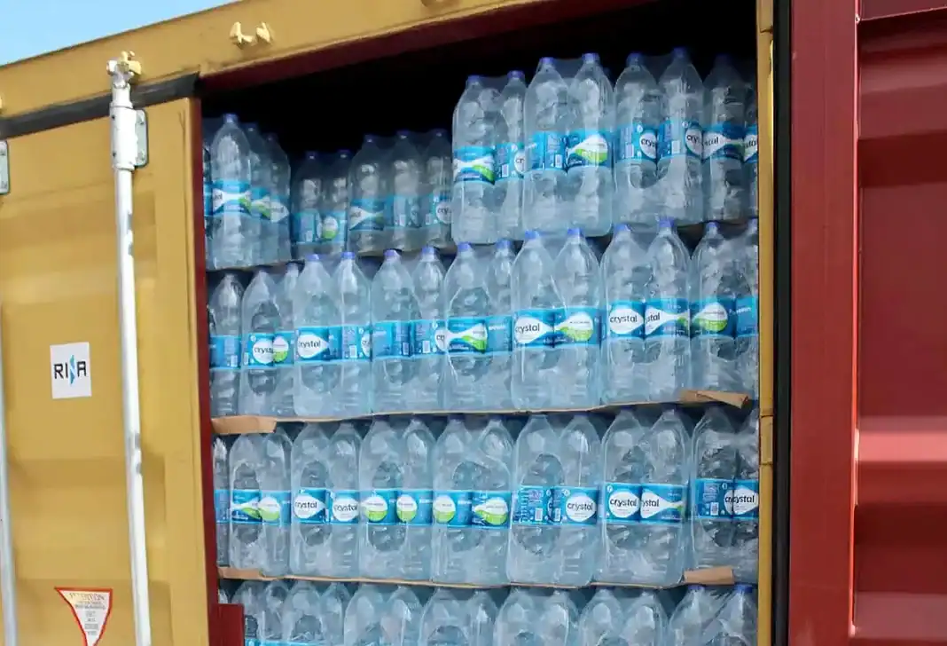 L’eau reçue pour Chido vendue aux enchères publiques part l'Etat