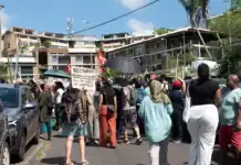 « Pas de paie, pas de travail » : les enseignants de Mayotte à bout de patience « Pas de paie, pas de travail » : les enseignants de Mayotte à bout de patience