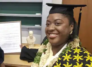 Rasmya Ahmed – une enfant de Dzaoudzi devenue médecin Rasmya Ahmed - une enfant de Dzaoudzi devenue médecin