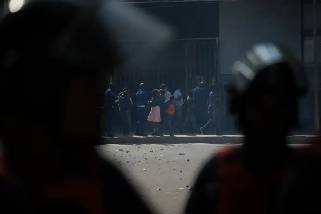 Affrontements violents au lycée des Lumières, 2 900 élèves évacués