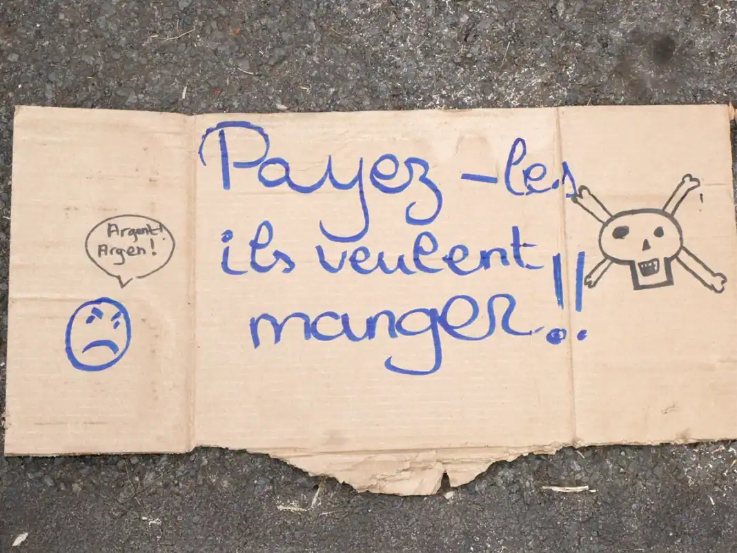 Au rectorat de Mayotte, la crise des salaires impayés s'enlise