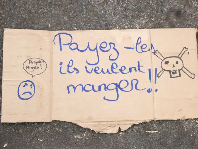 Au rectorat de Mayotte, la crise des salaires impayés s'enlise Au rectorat de Mayotte, la crise des salaires impayés s'enlise