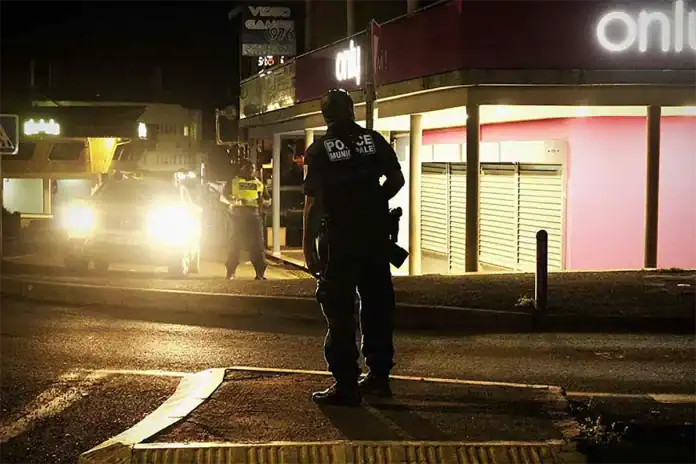 Entre incendie volontaire et barrages enflammés, un climat irrespirable à Vahibé