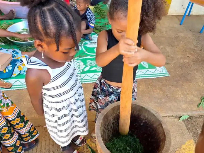 À Mroalé, une journée intergénérationnelle pour transmettre la richesse de la culture mahoraise