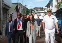 À M’Tsamboro, un dernier jour au plus près des habitants pour la ministre des Outre-mer À M’Tsamboro, un dernier jour au plus près des habitants pour la ministre des Outre-mer