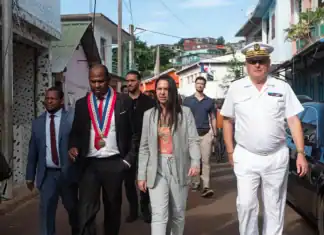 À M’Tsamboro, un dernier jour au plus près des habitants pour la ministre des Outre-mer À M’Tsamboro, un dernier jour au plus près des habitants pour la ministre des Outre-mer