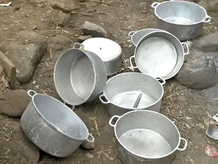 Cavani M’tsapéré : Des grilles de caniveaux volés pour la fabrication de marmites Cavani M’tsapéré : Des grilles de caniveaux volés pour la fabrication de marmites