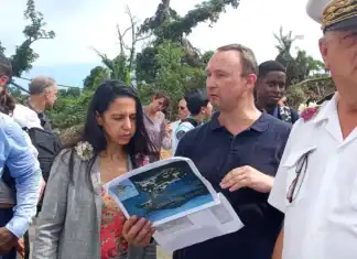 La ministre des Outre-mer en balade dans le quartier problématique de la Vigie en Petite-Terre La ministre des Outre-mer en balade dans le quartier problématique de la Vigie en Petite-Terre