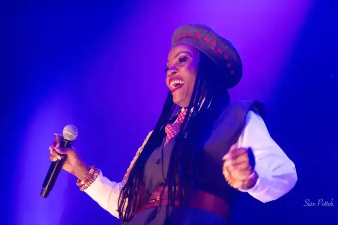 Un an après le cyclone Chido : France Télévisions mobilise ses antennes pour raconter la reconstruction de l’île