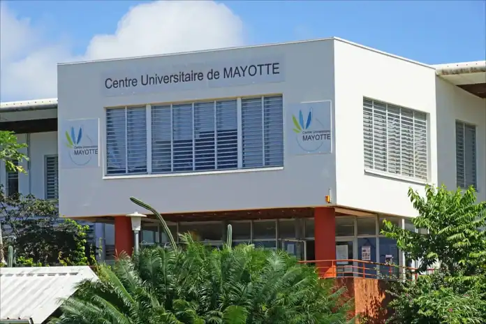 Un an après le cyclone Chido, le campus de l’Université de Mayotte se reconstruit Un an après le cyclone Chido, le campus de l’Université de Mayotte se reconstruit