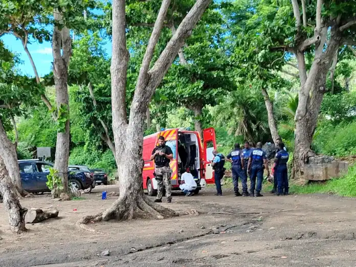 Un enfant sans surveillance chute de 4 mètres à Tahiti Plage