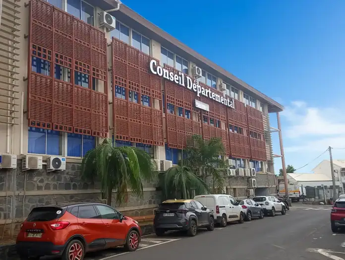 Ancrer le « Département-Région » de Mayotte dans les usages administratifs Ancrer le « Département-Région » de Mayotte dans les usages administratifs