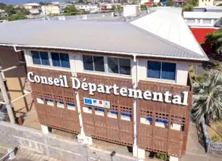 Changement d’appellation du CDM : une démarche décriée, jugée inutile et dangereuse pour Mayotte Changement d’appellation du CDM : une démarche décriée, jugée inutile et dangereuse pour Mayotte