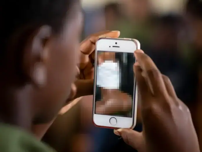 Comores : une école privée secouée par la fuite d’une sextape impliquant des élèves Comores : une école privée secouée par la fuite d’une sextape impliquant des élèves